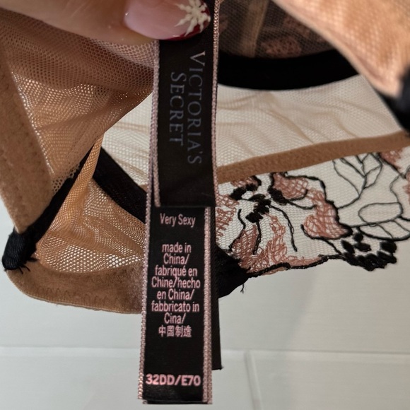 Victoria’s Secret | Very Sexy Lace Floral Bra Size 32DD - Picture 7 of 7